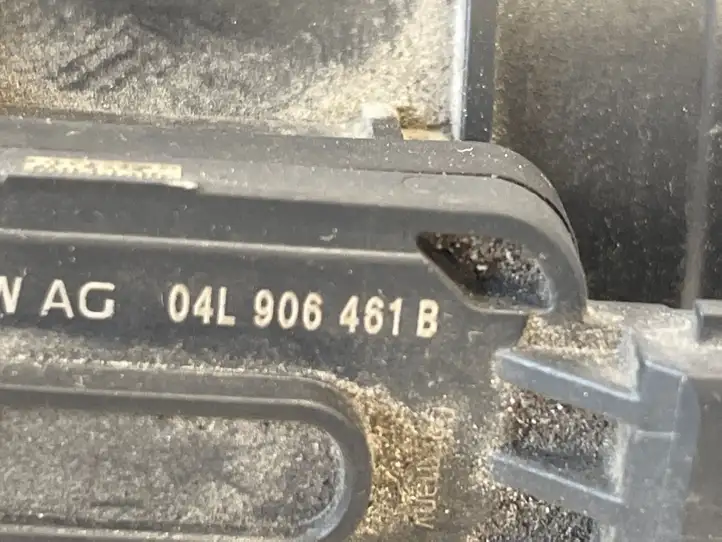 Volkswagen Golf VII (2013 - 2019) 04L906461B Датчик массового расхода воздуха — фото 4