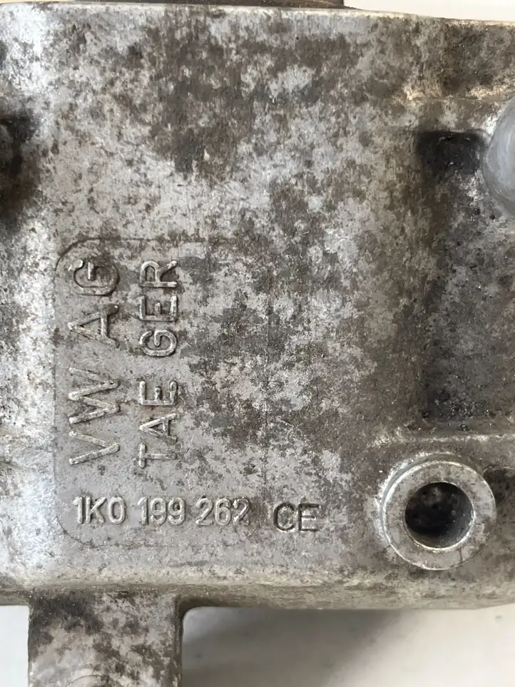 Volkswagen PASSAT B7 (2011 - 2014) 1K0199262 Опора двигателя — фото 2