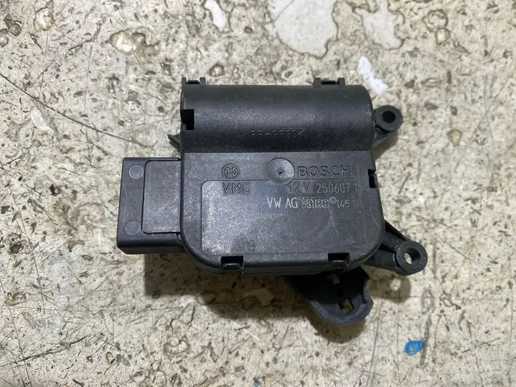 Volkswagen Golf V (2003 - 2009) 0132801341 Двигатель задвижки потока воздуха — фото 1