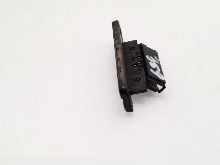 Mercedes-Benz Vito Viano W639 (2003 - 2010)  6398200011 Контактное соединение дверей