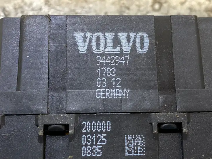 Volvo V70 (2000 - 2004) 9442947 Прочие блоки управления — фото 2