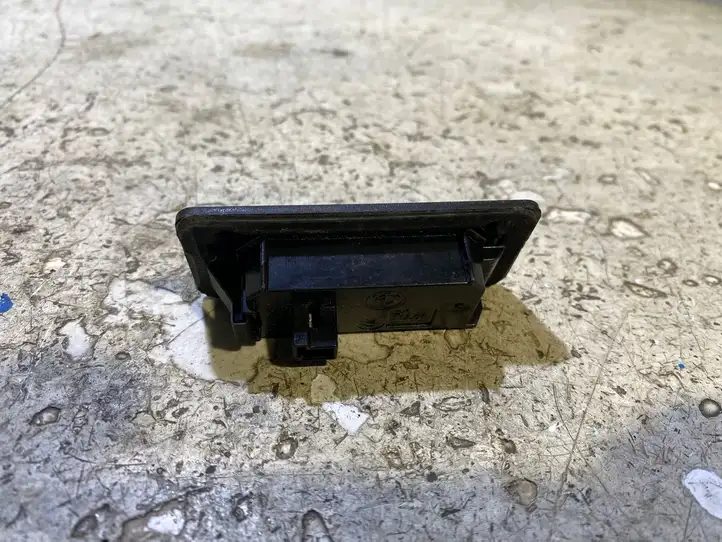 BMW 3 F30 F35 F31 (2012 - 2018) 7193293 Подсветка номера — фото 3