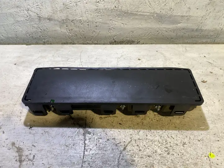 Tesla Model S (2012 - 2016) 100526000G Коленная подушка безопасности — фото 1