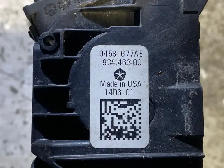 Chrysler Pacifica (2016 - ) 04581677AB Педаль акселератора — фото 2