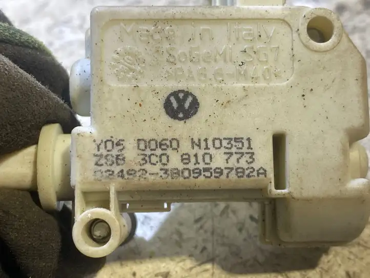 Volkswagen PASSAT B6 (2005 - 2010) 3B0959782A Привод замка крышки топливного бака — фото 1