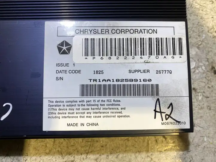 Dodge Challenger (2014 - ) M0674023010 Усилитель звука — фото 2