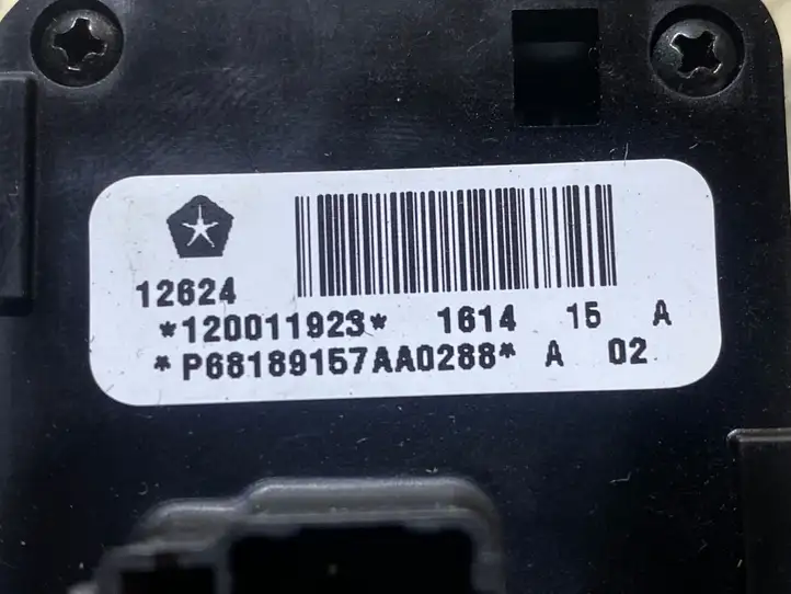 Jeep Grand Cherokee (2010 - 2021) P68189157AA0288 Включатель фонарей — фото 2