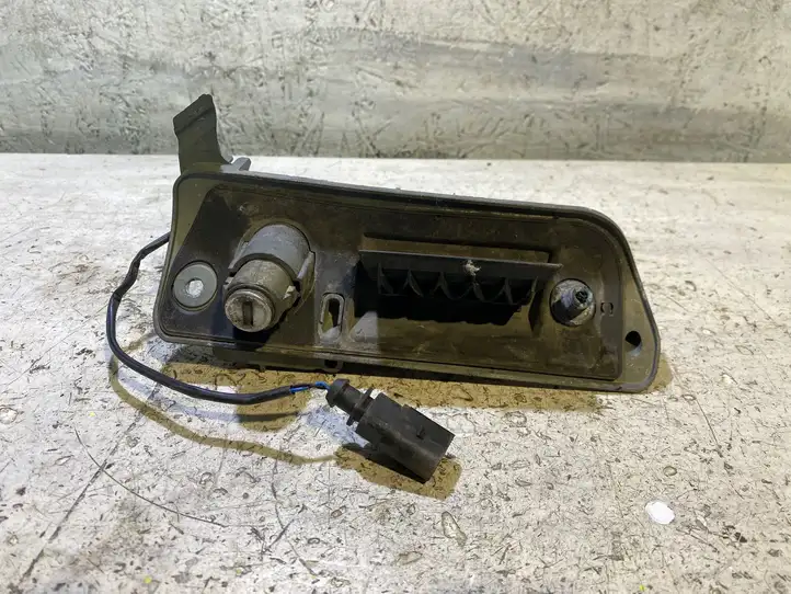 Volkswagen Caddy (2004 - 2010) 2K0827565C Ручка крышки багажника — фото 1