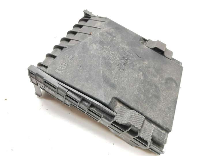 Audi A3/S3 8P (2008 - 2013)  1K0937132G Крышка ящика предохранителей