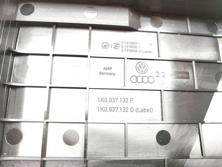 Audi A3/S3 8P (2008 - 2013)  1K0937132G Крышка ящика предохранителей