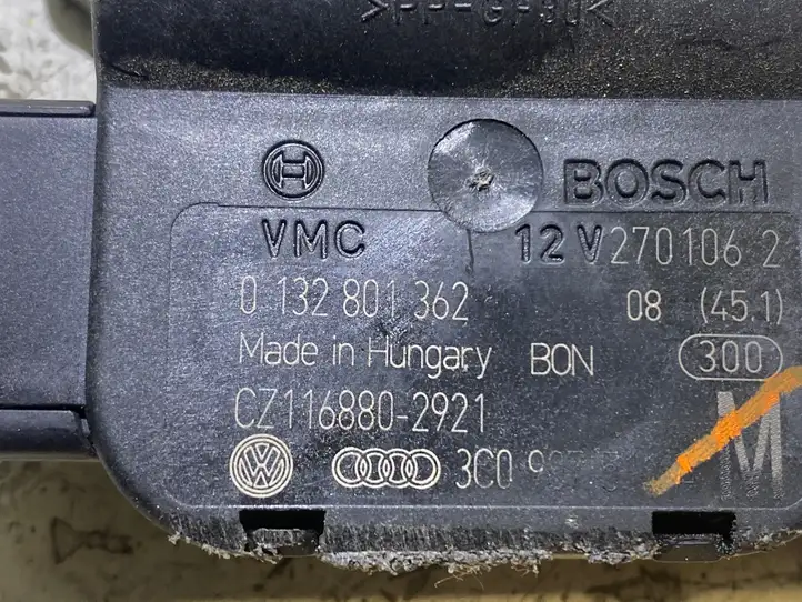 Volkswagen Golf V (2003 - 2009) 0132801362 Двигатель задвижки потока воздуха — фото 2