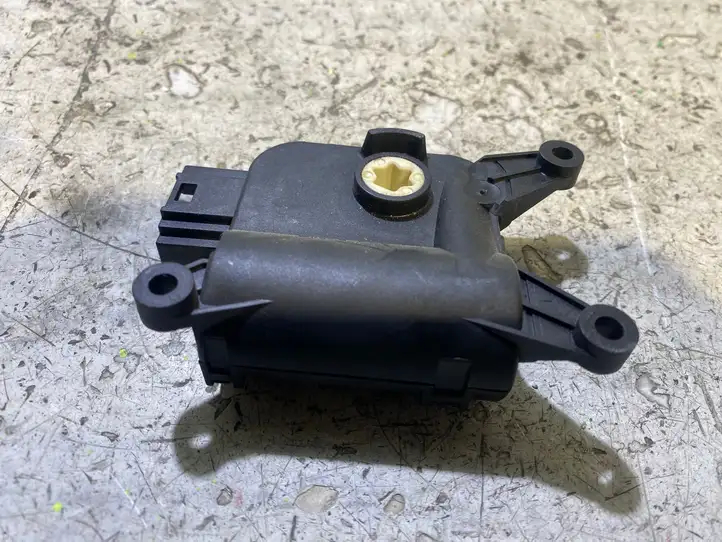 Volkswagen Golf V (2003 - 2009) 0132801362 Двигатель задвижки потока воздуха — фото 3