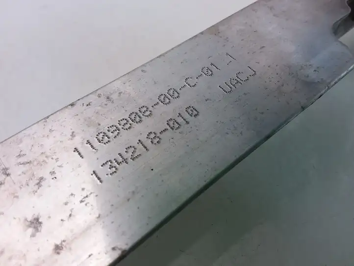 Tesla Model 3 (2017 - 2023) 110980800C Держатель аккумулятора — фото 4