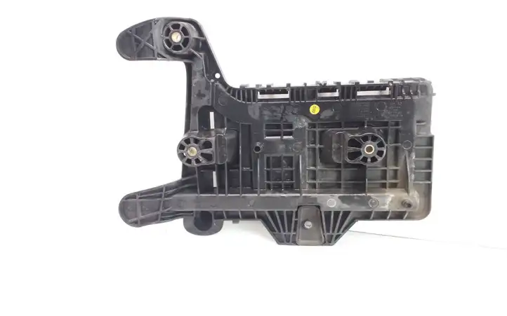 Volkswagen Caddy (2004 - 2010) 1K0915333H Ящик аккумулятора — фото 1