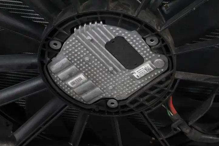 BMW 7 G11 G12 (2015 - 2022)  7357177 Панель радиаторов (телевизор)