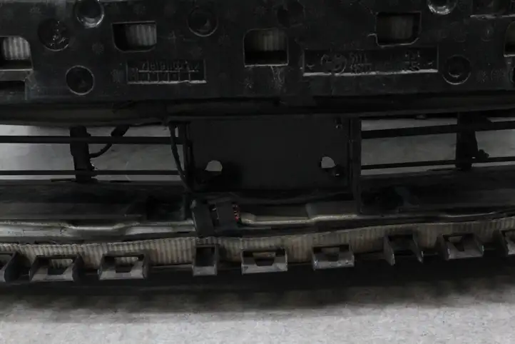 BMW 7 G11 G12 (2015 - 2022)  7357177 Панель радиаторов (телевизор)