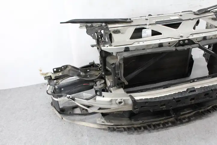 BMW 7 G11 G12 (2015 - 2022)  7357177 Панель радиаторов (телевизор)