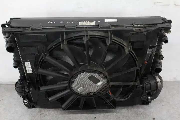 BMW 7 G11 G12 (2015 - 2022)  7357177 Панель радиаторов (телевизор)