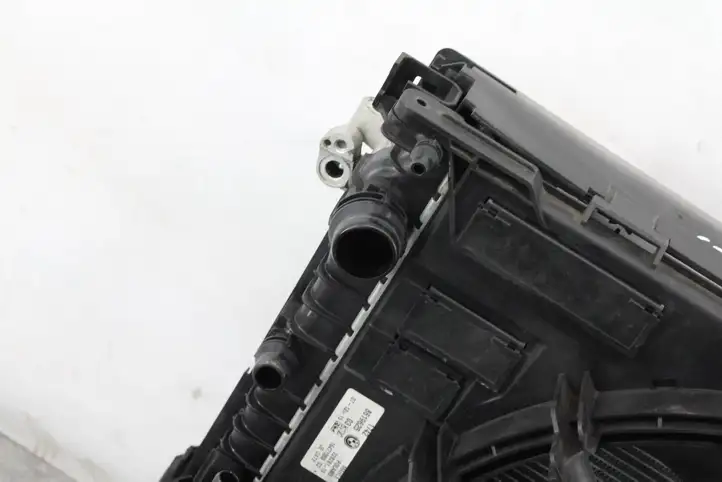 BMW 7 G11 G12 (2015 - 2022)  7357177 Панель радиаторов (телевизор)