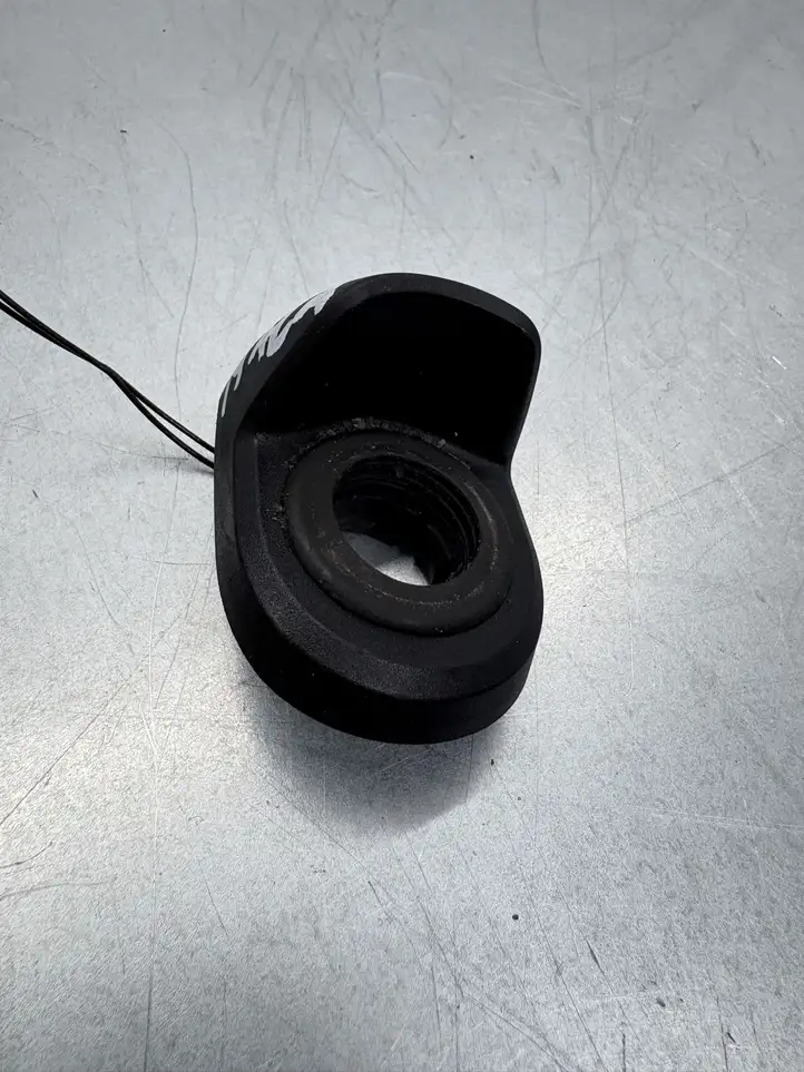 Porsche Macan (2019 - )  95B927227B Выдвижная ручка заднего стекла багажника