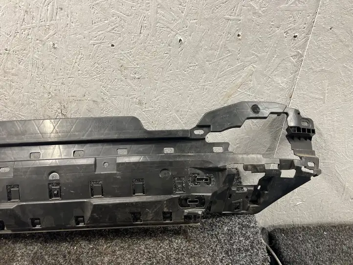 BMW i4 (2021 - )  8096508  Держатель заднего бампера (кронштейн)