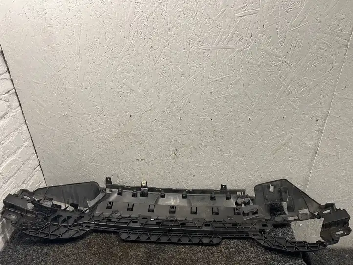 BMW i4 (2021 - )  8096508  Держатель заднего бампера (кронштейн)