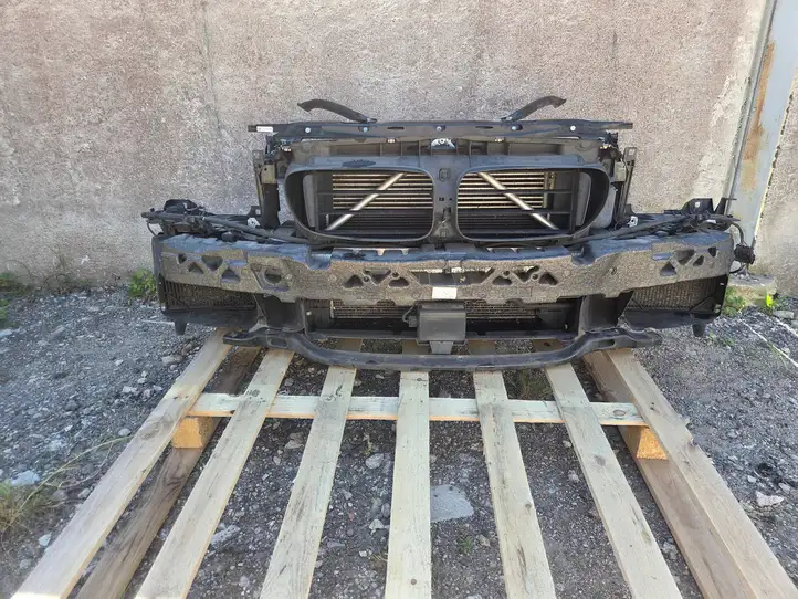 BMW 5 F10 F11 (2009 - 2016)  14103P04167 Панель радиаторов (телевизор)