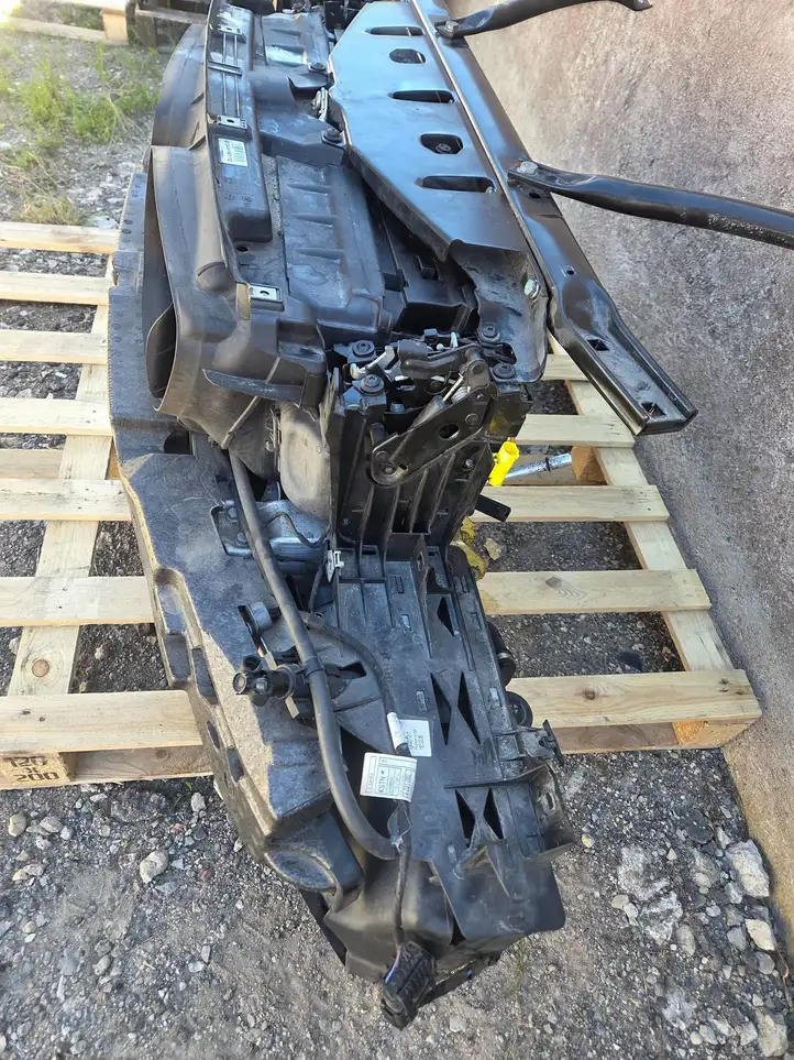 BMW 5 F10 F11 (2009 - 2016)  14103P04167 Панель радиаторов (телевизор)