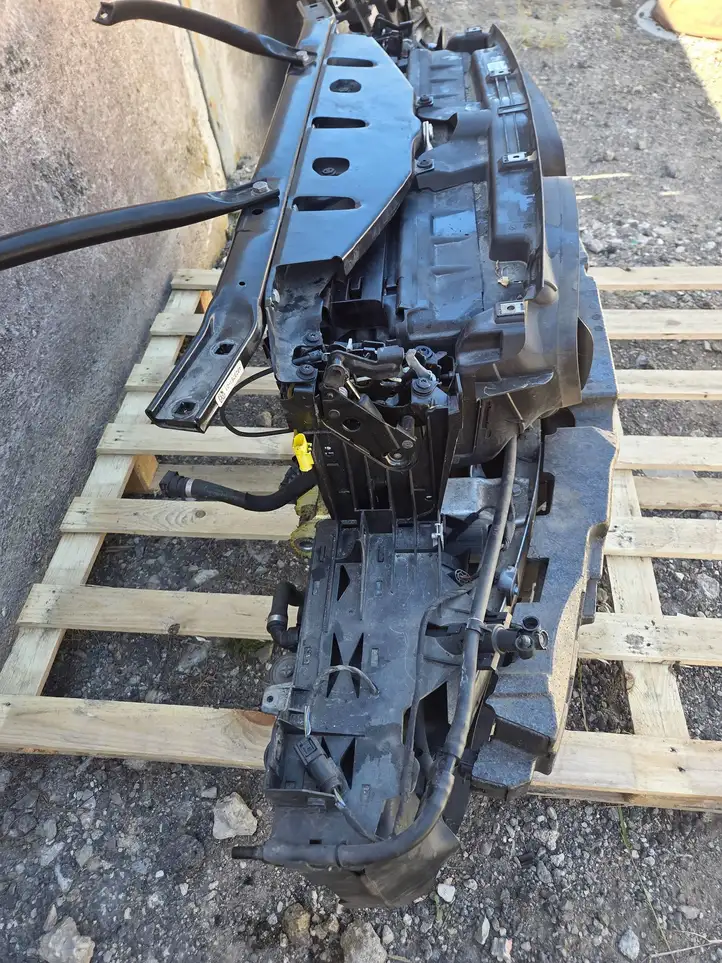 BMW 5 F10 F11 (2009 - 2016)  14103P04167 Панель радиаторов (телевизор)