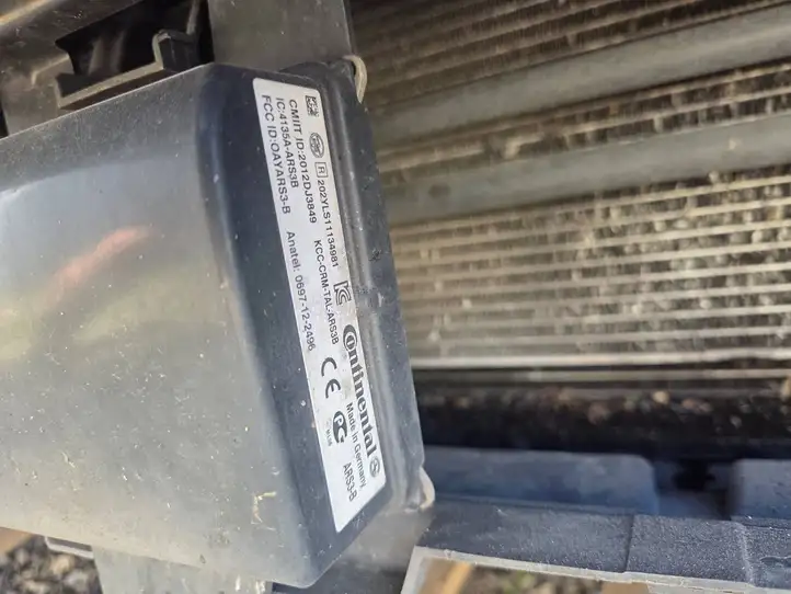 BMW 5 F10 F11 (2009 - 2016)  14103P04167 Панель радиаторов (телевизор)