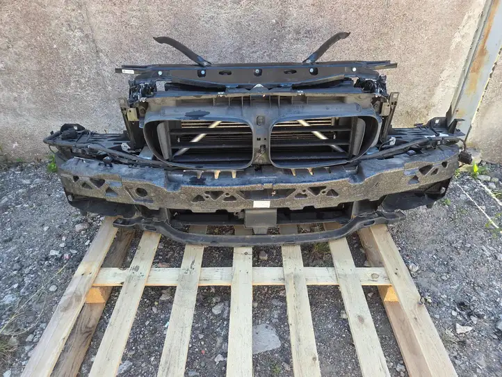 BMW 5 F10 F11 (2009 - 2016)  14103P04167 Панель радиаторов (телевизор)