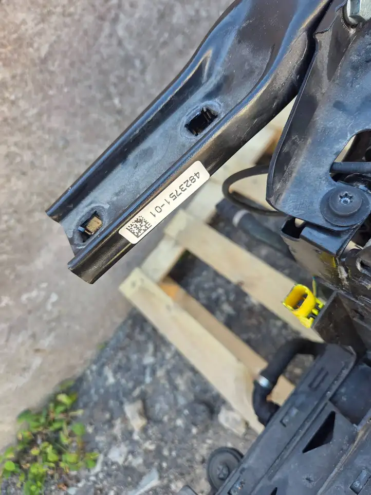 BMW 5 F10 F11 (2009 - 2016)  14103P04167 Панель радиаторов (телевизор)