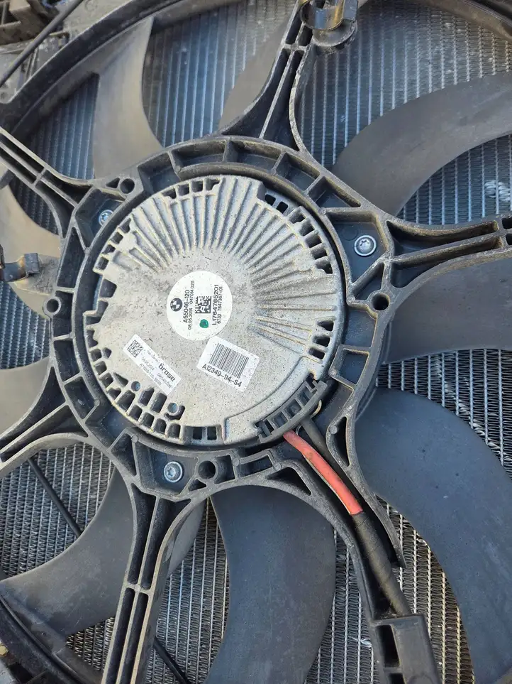 BMW 5 F10 F11 (2009 - 2016)  14103P04167 Панель радиаторов (телевизор)