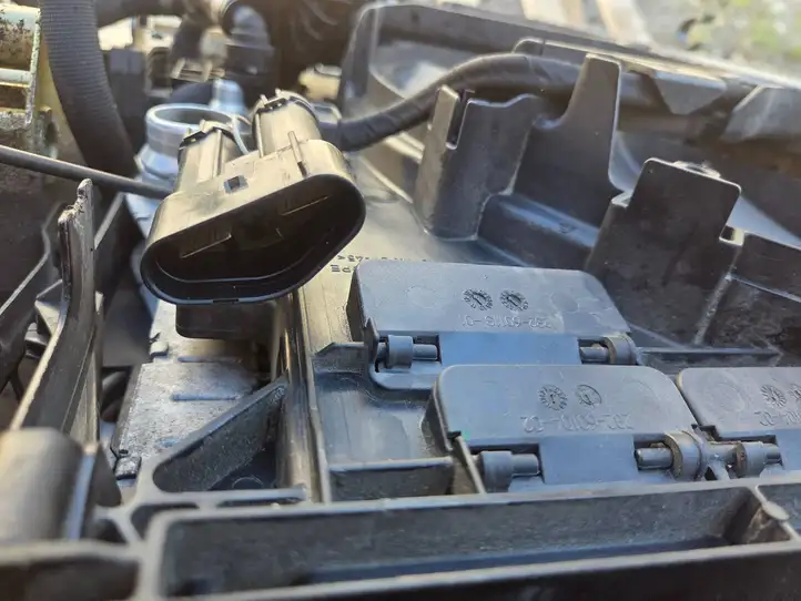 BMW 5 F10 F11 (2009 - 2016)  14103P04167 Панель радиаторов (телевизор)