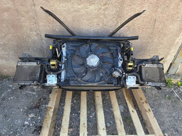 BMW 5 F10 F11 (2009 - 2016)  14103P04167 Панель радиаторов (телевизор)