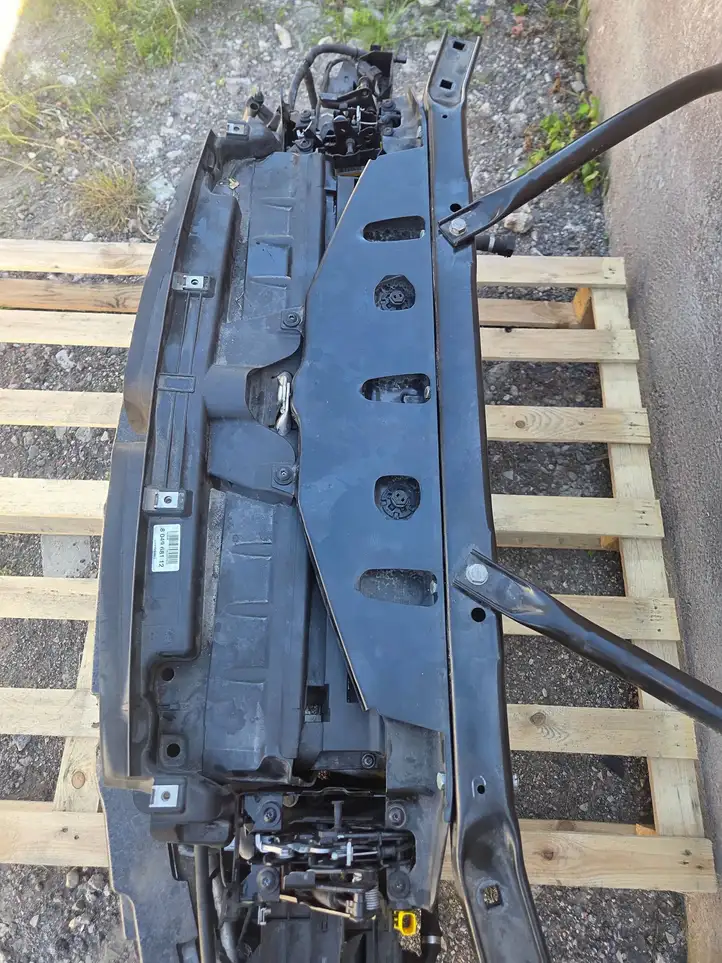 BMW 5 F10 F11 (2009 - 2016)  14103P04167 Панель радиаторов (телевизор)