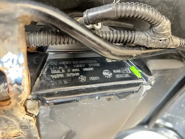 Jeep Cherokee (2001 - 2007) 55156006AA Рамка номерного знака — фото 9