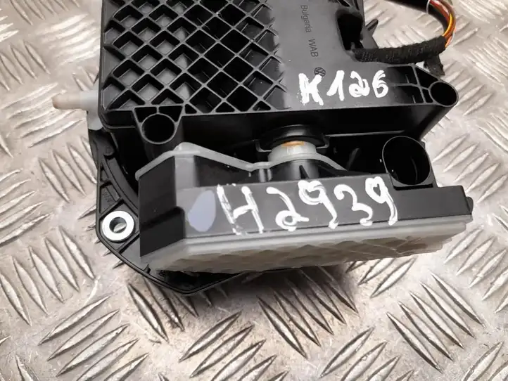 Volkswagen ID.3 (2019 - ) 10A827469AH Ручка крышки багажника — фото 4