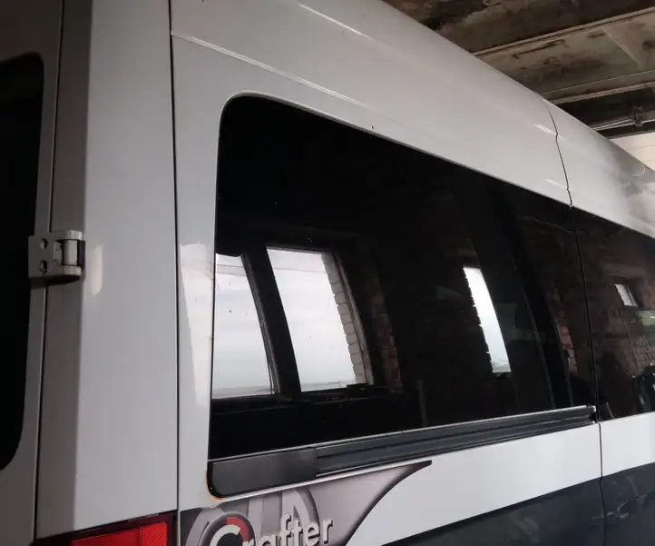 Volkswagen Crafter (2006 - 2016) Заднее боковое стекло — фото 1