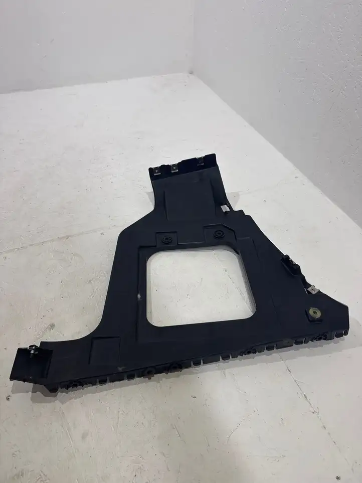 Bentley Bentayga (2015 - )  36A807024  Держатель заднего бампера (кронштейн)