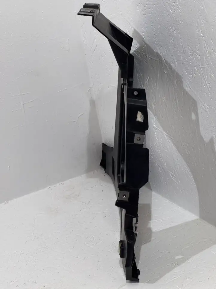 Bentley Bentayga (2015 - )  36A807024  Держатель заднего бампера (кронштейн)