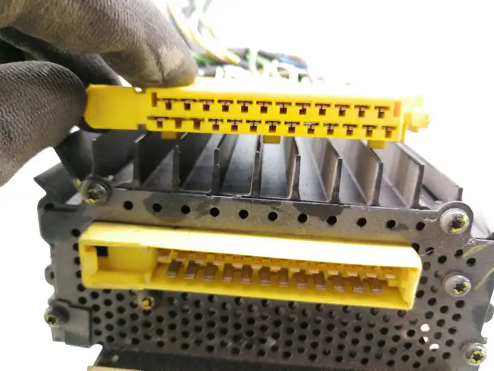Opel Omega B2 (1999 - 2004) 24413043 Усилитель звука — фото 2