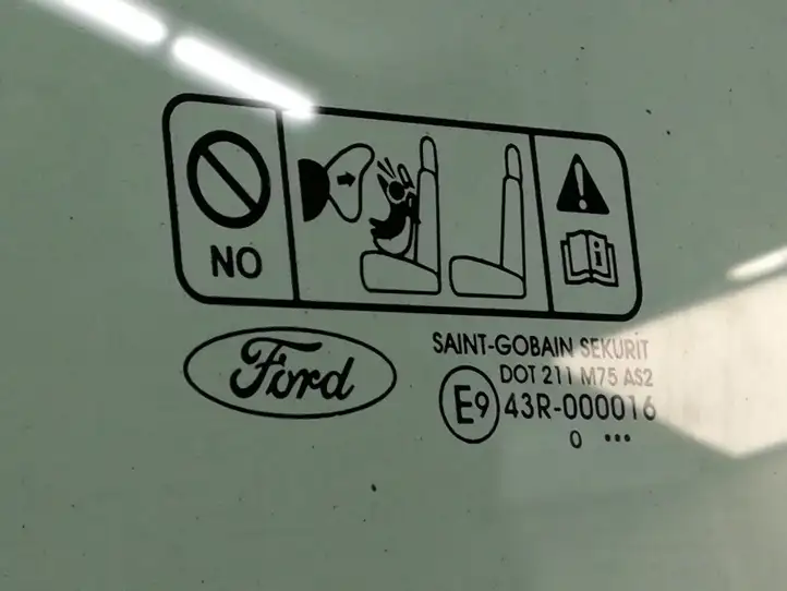 Ford Focus (2011 - 2015) AS2 Стекло передней двери — фото 2