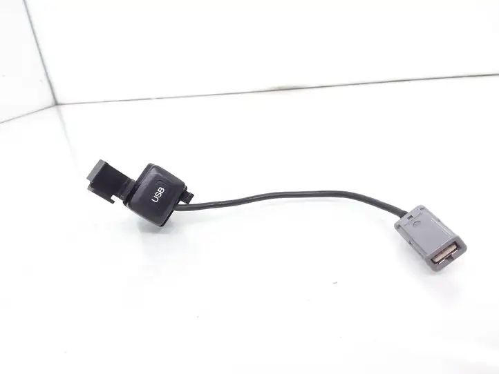 Honda Accord (2008 - 2016) USB USB разъем — фото 1