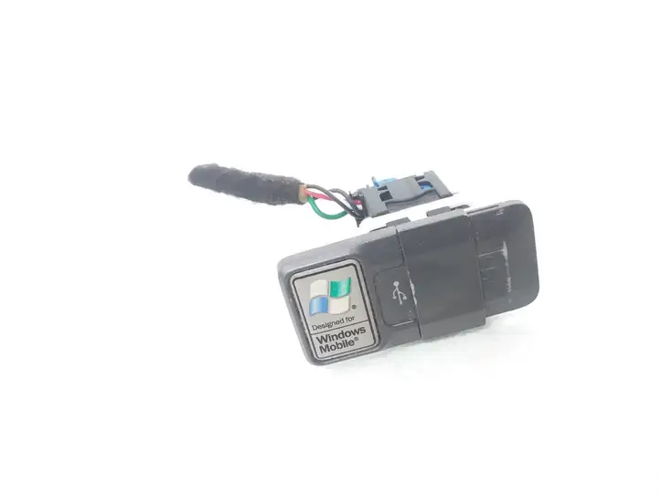 Opel Astra (2004 - 2009)  13604438 Разъем USB