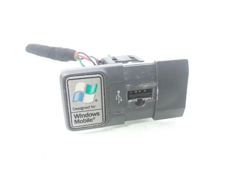 Opel Astra (2004 - 2009)  13604438 Разъем USB