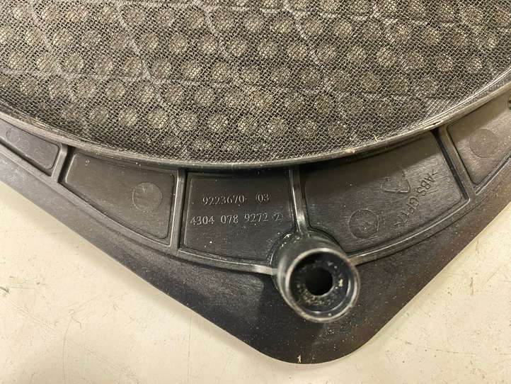 BMW 1 F20 F21 (2011 - 2019)  9223670 Сабвуферная решетка