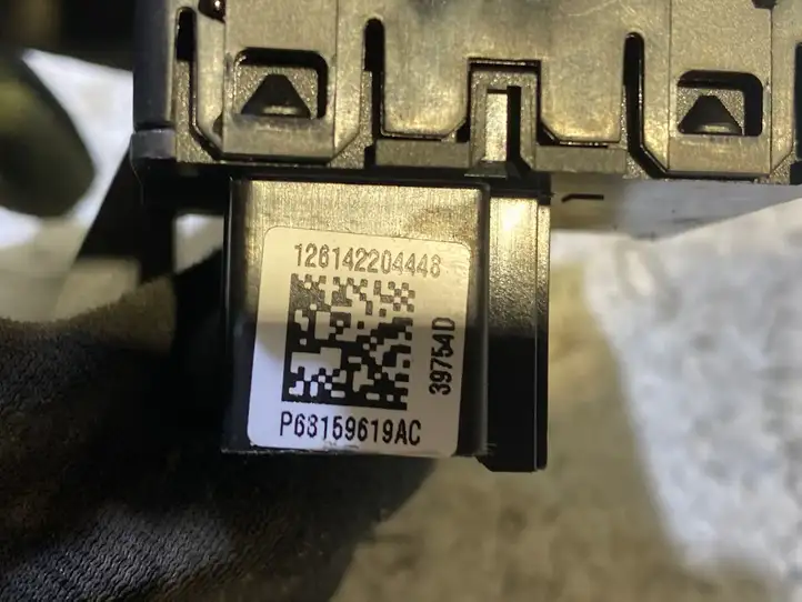 Chrysler 200 (2015 - ) P68159619AC Кнопка ручного тормоза — фото 2
