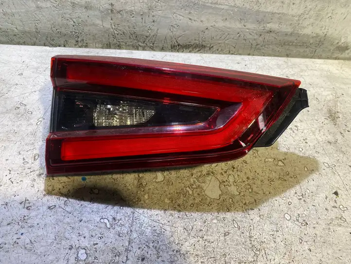 Nissan Qashqai (2013 - 2017) 22623780 Задний фонарь в крышке багажника — фото 1