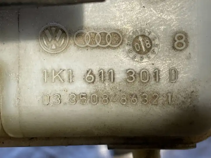 Volkswagen Golf VI (2009 - 2013) 1K1611301D Бачок тормозной жидкости — фото 2